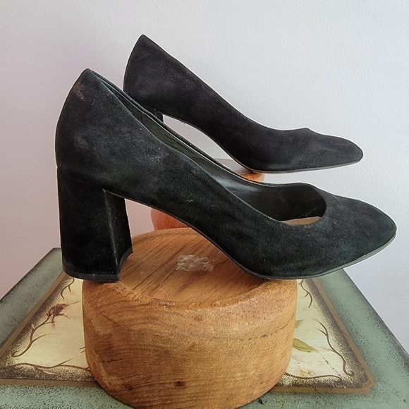 Saks Fifth Avenue Shoes - Saks Fifth Ave Galent Black Suede Pump Size 6 1/2
